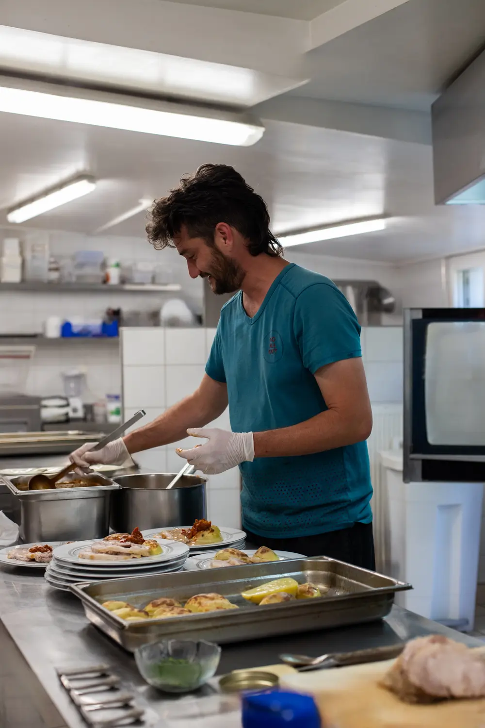 Plat de cuisine régionale pyrénéenne servi au restaurant