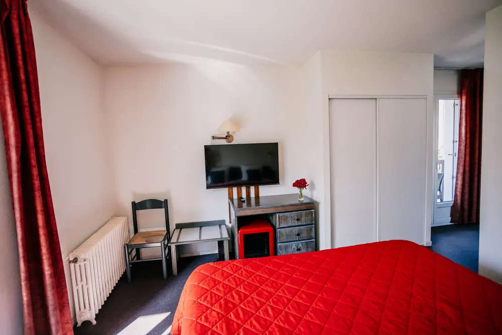Chambre double supérieure avec balcon privatif et vue sur le village